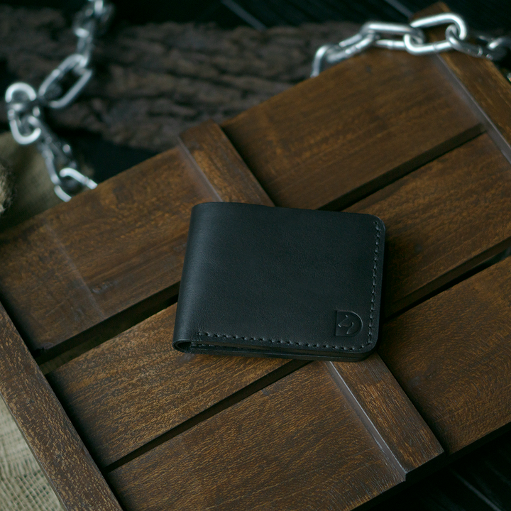 Handmade bifold wallet hand stitched with vegtan leather