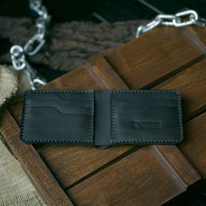 Handmade bifold wallet hand stitched with vegtan leather