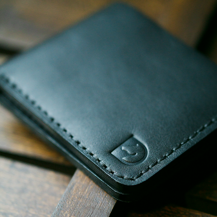 Handmade bifold wallet hand stitched with vegtan leather